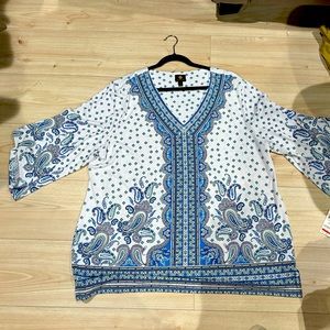 Never worn plus size long sleeve blue and white designed top!